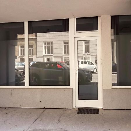 Kardinal Studios Wina Bagian luar foto
