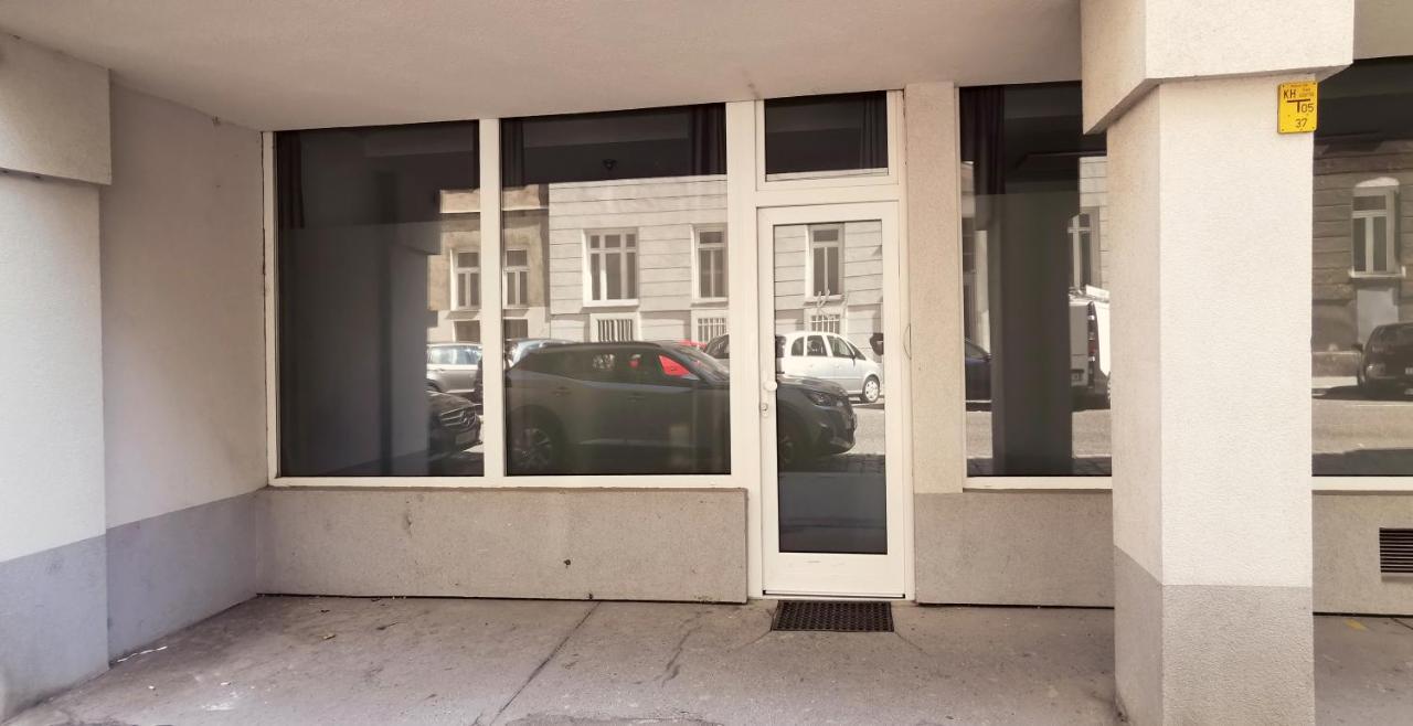 Kardinal Studios Wina Bagian luar foto